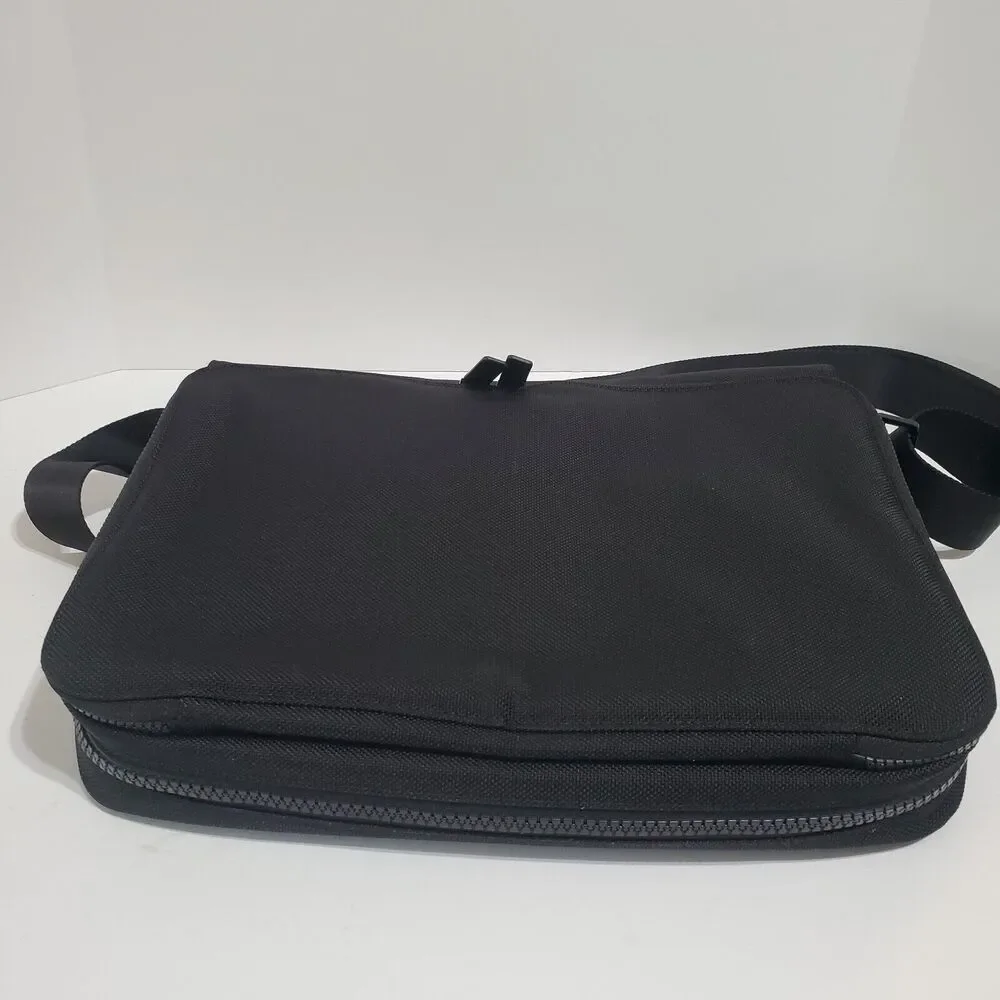 Michael Kors Parker Nylon Messenger Shoulder Bag Computer Crossbody travel 14x12